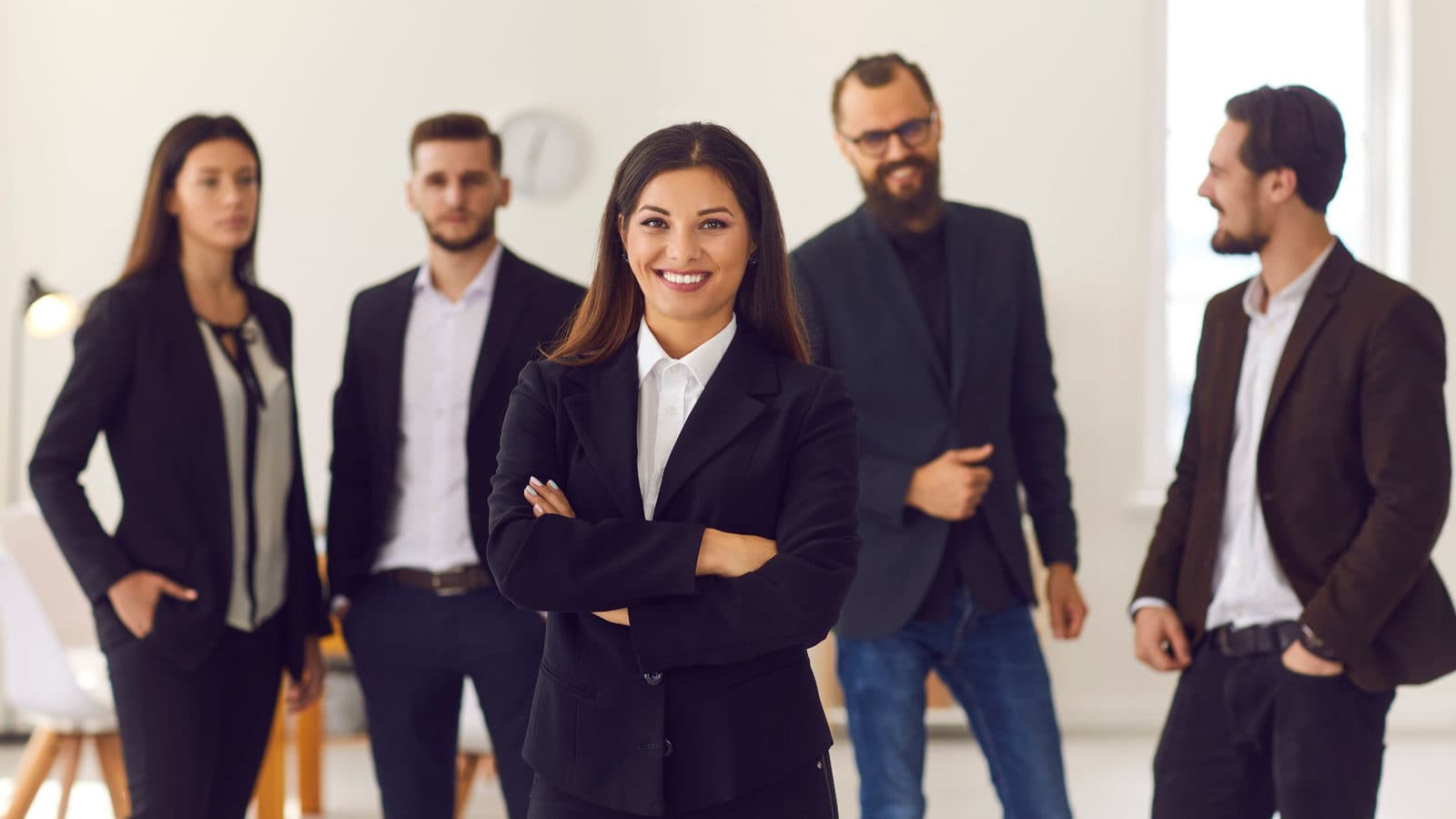 Une jeune femme qui a réussi une formation professionnelle