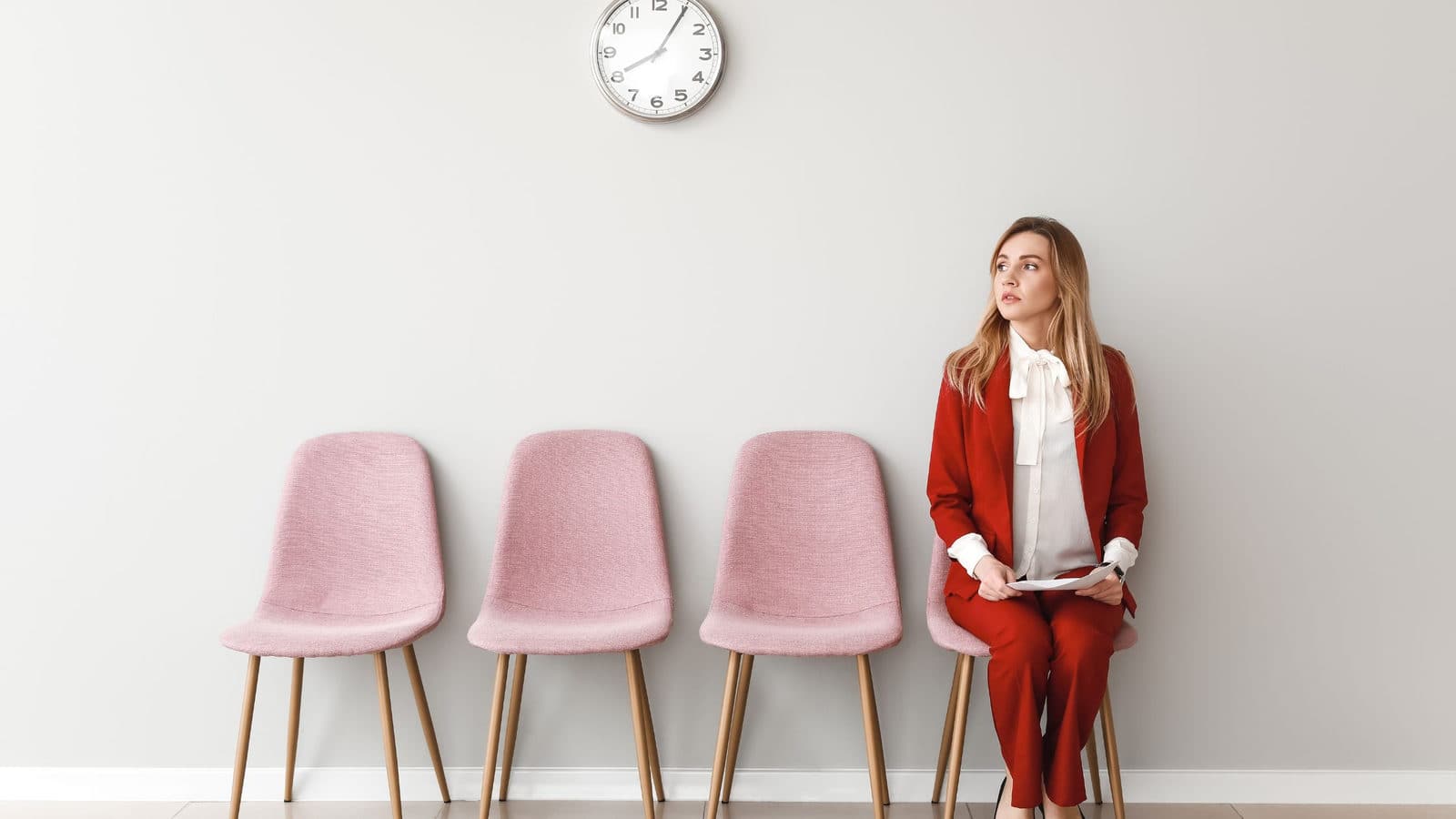 Une candidate qui attend pour passer un entretien d'embauche