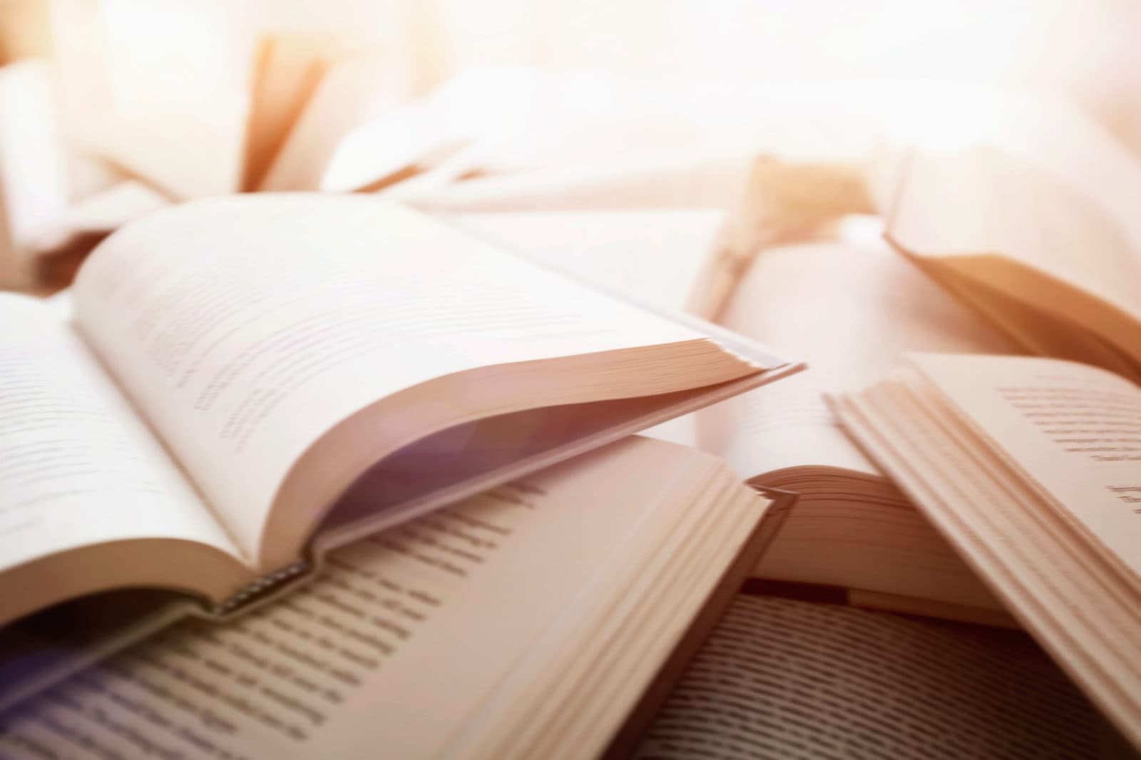 Plusieurs livres ouverts