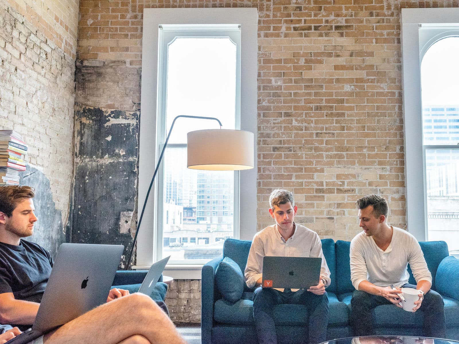 Découvrez les 5 compétences essentielles pour une carrière réussie dans les ressources humaines.